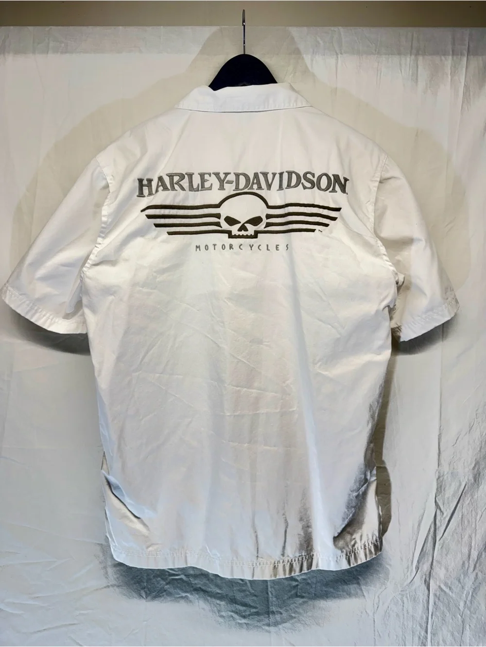 Harley-Davidson White Short Sleeve Button-Down Shirt with Skull Pocket